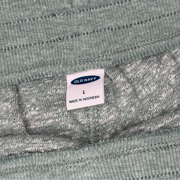 Old Navy Gray Pull-On Shorts w/ Drawstring | Women’s Large | EUC - Picture 2 of 3